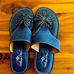 PATRICIA NASH Franca blue leather thong sandals, 6.5